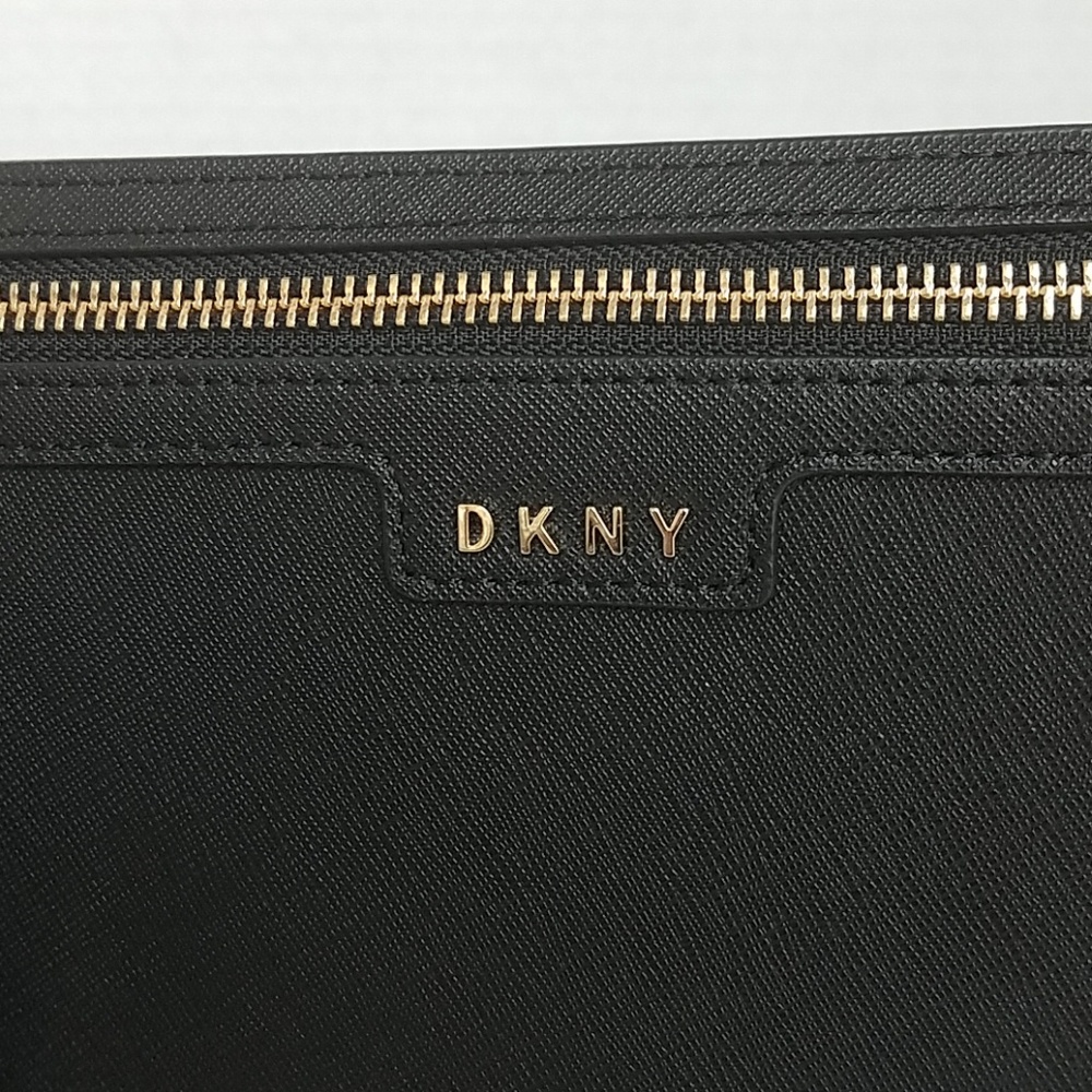 DKNY Vela Leather Wristlet - Picture 3 of 8